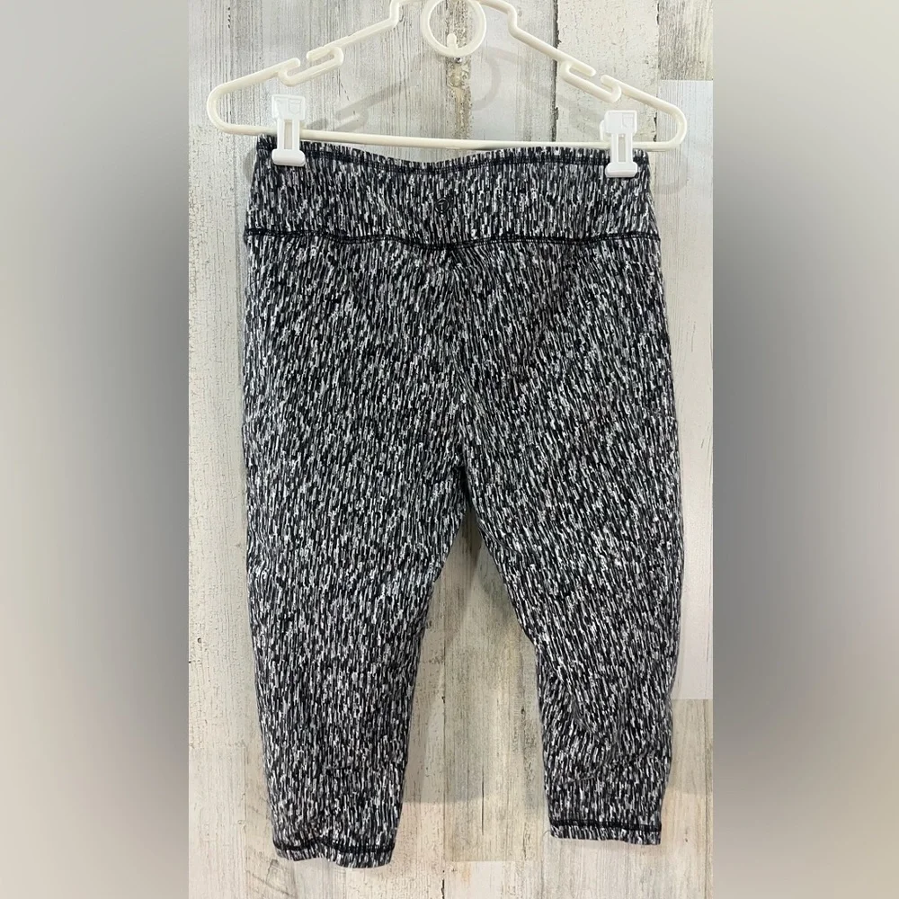 T By Talbots Black White Women's Cropped Capri Leggings side pockets Medium - Picture 5 of 10